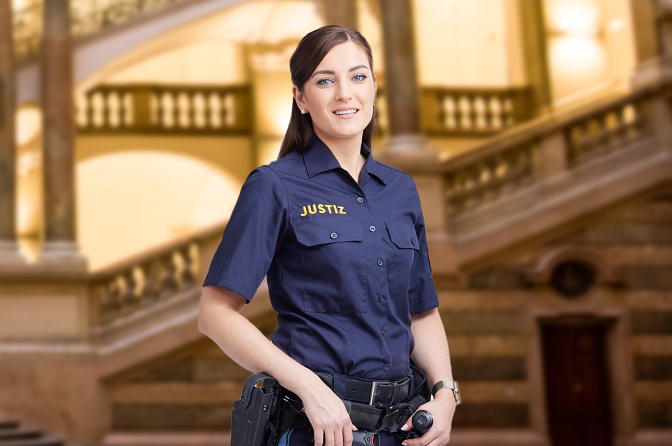 © Bayerisches Staatsministerium der Justiz Ein Bild von Testimonial Isabella, Justizwachtmeisterin
